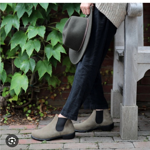 Blundstone 1974 Chelsea Boots. New! Nubuck, USA size 6 - Picture 2 of 11